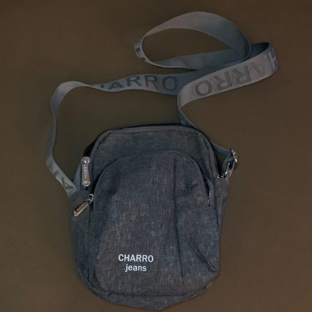 Charro Jeans crossbody bag
Approximately 10” x 9” x 3”
Very good condition